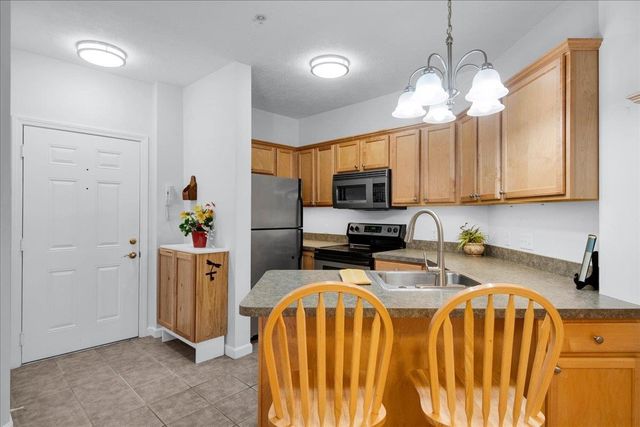 10 Kellogg Rd Ste 114, Essex, VT 05452
