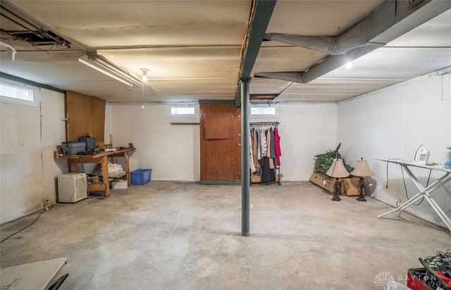 1821 S Smithville Road, Dayton, OH 45420