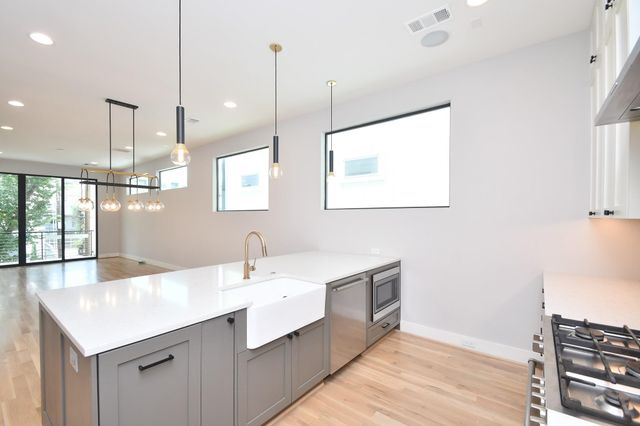 818 Knox Street, Houston, TX 77007