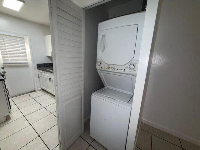 1329 NE 17th Avenue 3, Fort Lauderdale, FL 33304