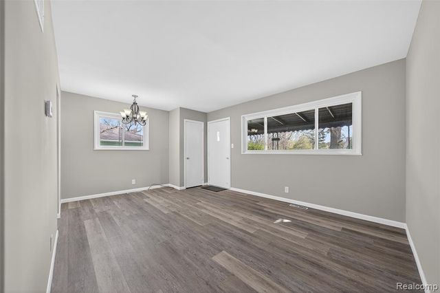 5357 Sashabaw Road, Clarkston, MI 48346