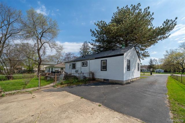 5357 Sashabaw Road, Clarkston, MI 48346