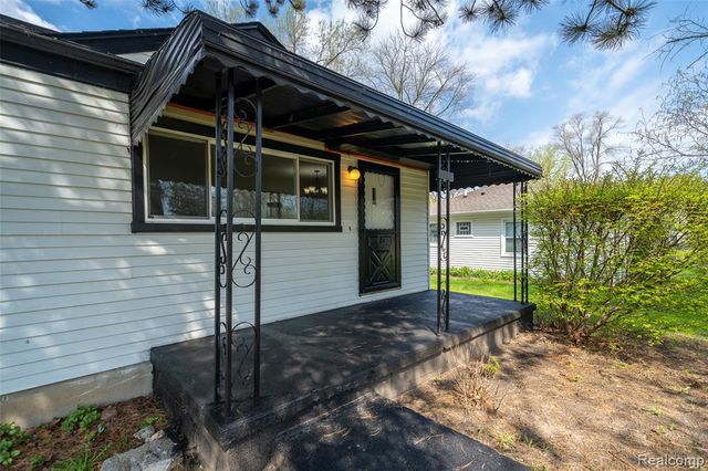 5357 Sashabaw Road, Clarkston, MI 48346