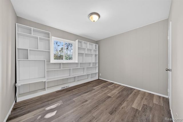 5357 Sashabaw Road, Clarkston, MI 48346