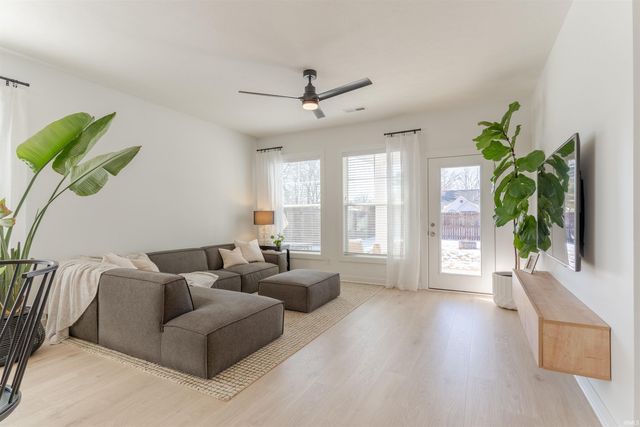 9998 Monte Way, Newburgh, IN 47630