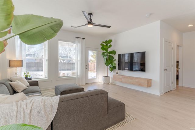 9998 Monte Way, Newburgh, IN 47630