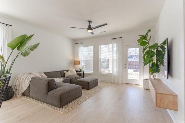 9998 Monte Way, Newburgh, IN 47630