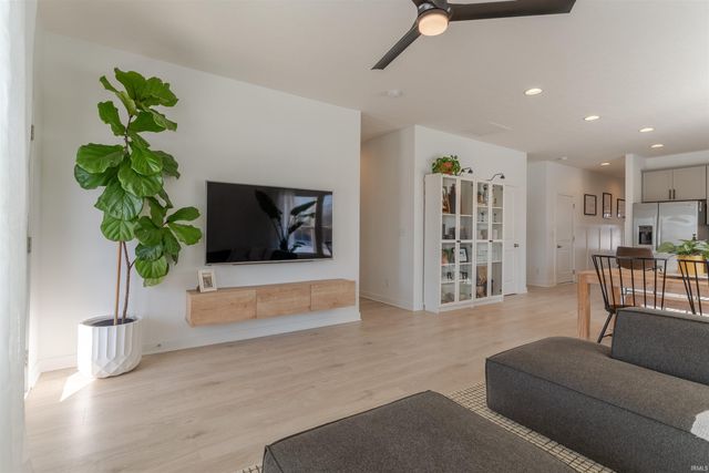 9998 Monte Way, Newburgh, IN 47630