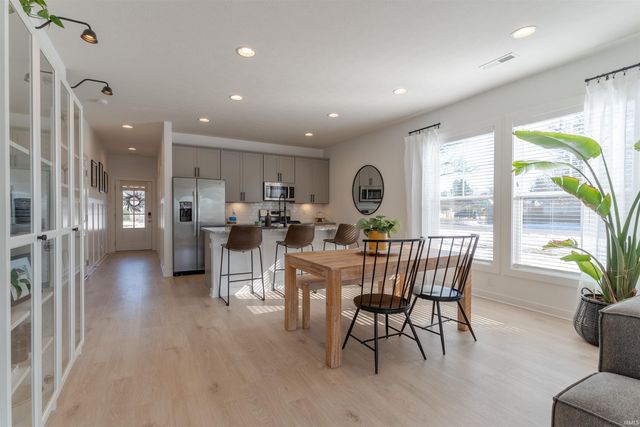 9998 Monte Way, Newburgh, IN 47630