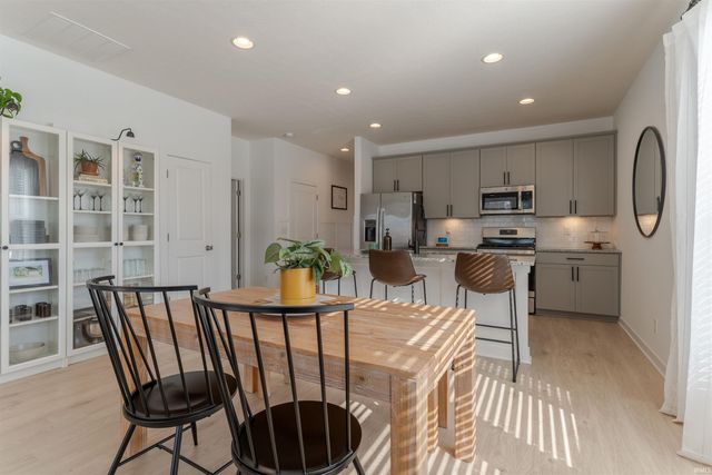 9998 Monte Way, Newburgh, IN 47630