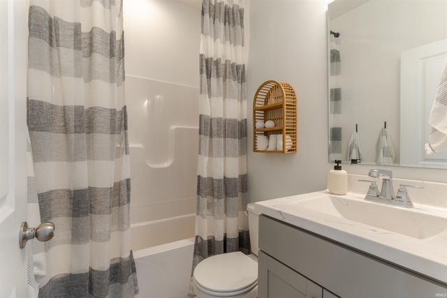 9998 Monte Way, Newburgh, IN 47630