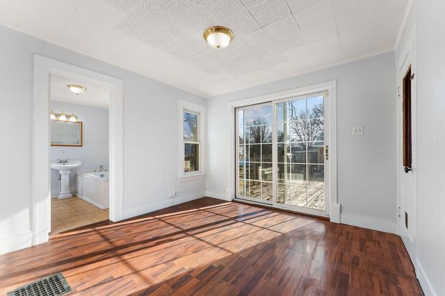 557 W Chicago Street, Valparaiso, IN 46385