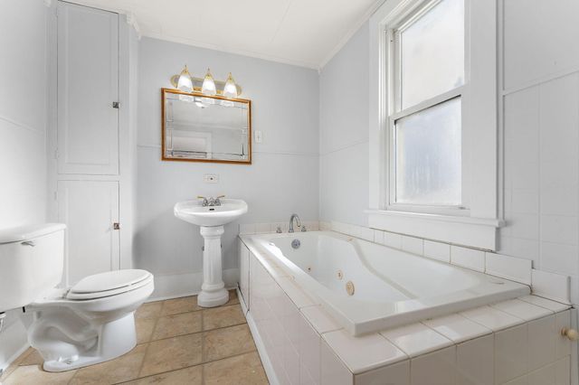 557 W Chicago Street, Valparaiso, IN 46385