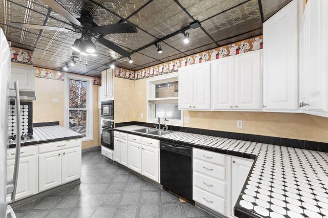 557 W Chicago Street, Valparaiso, IN 46385