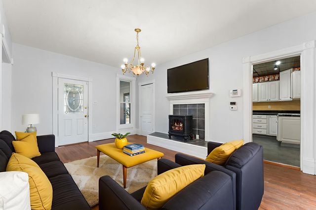 557 W Chicago Street, Valparaiso, IN 46385