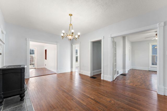 557 W Chicago Street, Valparaiso, IN 46385