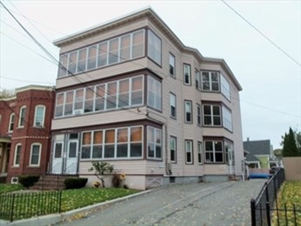 102-104 Fourth Ave. 2R, Lowell, MA 01854