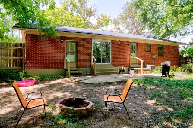 306 Country Club Drive, New Albany, IN 47150