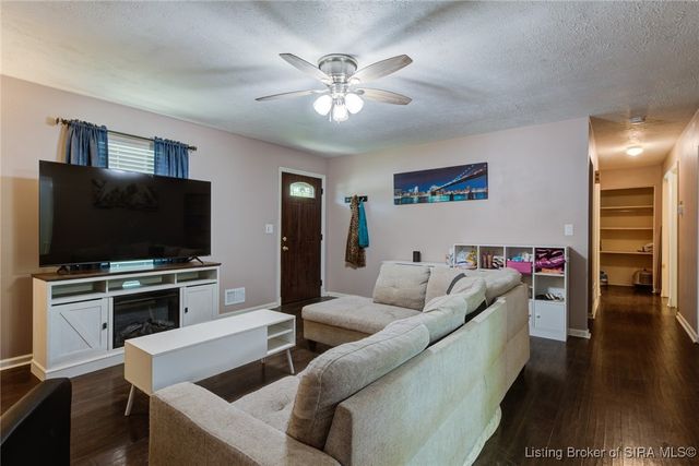 306 Country Club Drive, New Albany, IN 47150