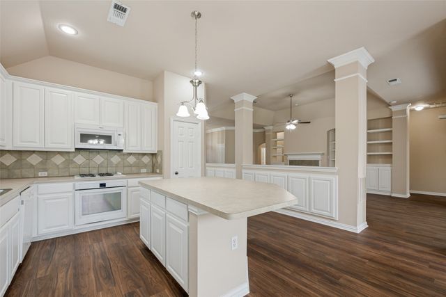 2308 Bear Run Road, Arlington, TX 76001