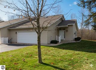 326 Woodside Circle 33, Cadillac City, MI 49601