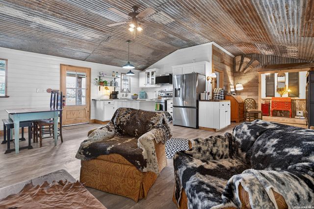 405 Coughran, Pleasanton, TX 78064