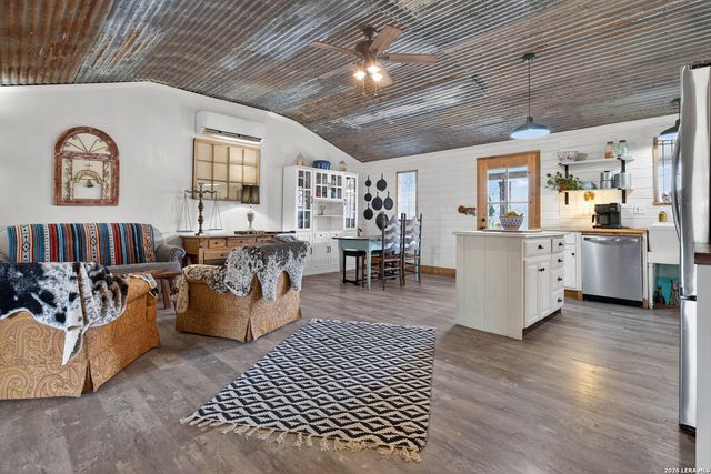 405 Coughran, Pleasanton, TX 78064