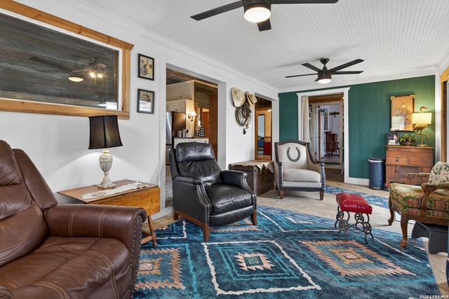 405 Coughran, Pleasanton, TX 78064