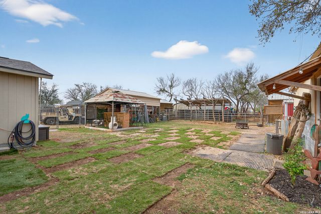 405 Coughran, Pleasanton, TX 78064