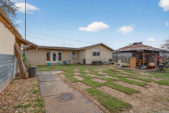 405 Coughran, Pleasanton, TX 78064