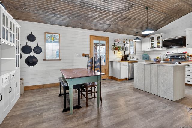 405 Coughran, Pleasanton, TX 78064