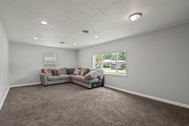442 S JENKINS ST, Centralia, MO 65240