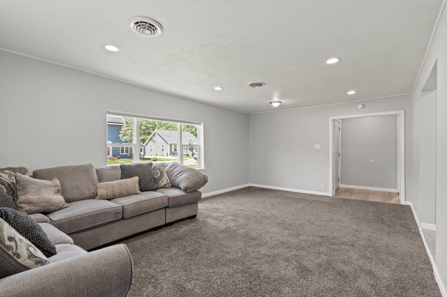 442 S JENKINS ST, Centralia, MO 65240
