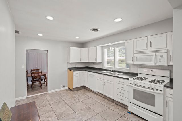 442 S JENKINS ST, Centralia, MO 65240
