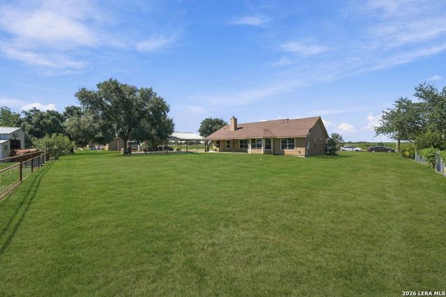3690 RAKOWITZ RD, Adkins, TX 78101