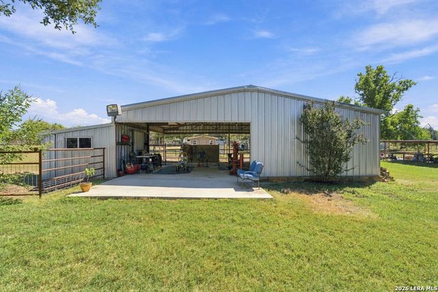 3690 RAKOWITZ RD, Adkins, TX 78101