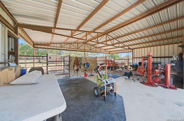 3690 RAKOWITZ RD, Adkins, TX 78101