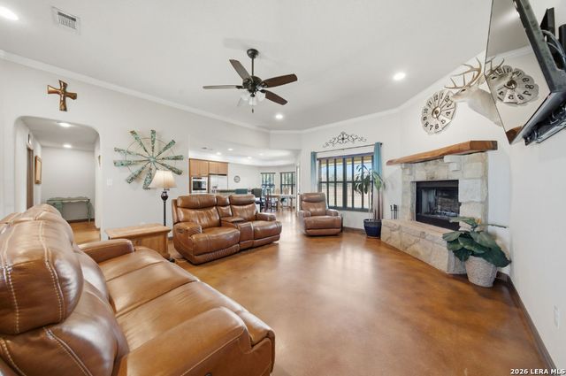 3690 RAKOWITZ RD, Adkins, TX 78101