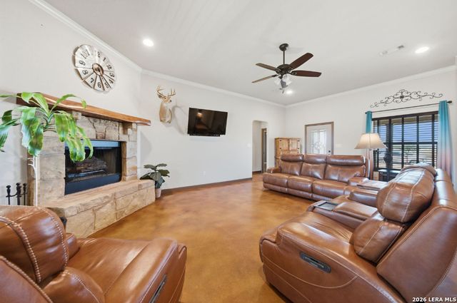 3690 RAKOWITZ RD, Adkins, TX 78101