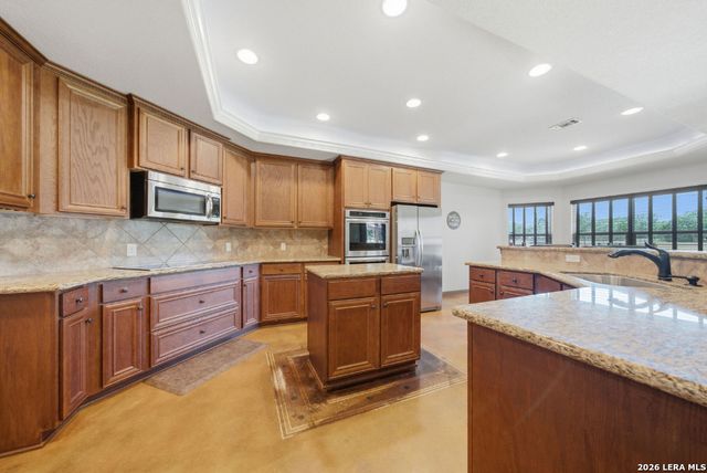 3690 RAKOWITZ RD, Adkins, TX 78101