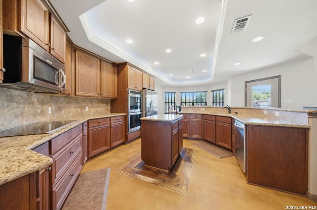 3690 RAKOWITZ RD, Adkins, TX 78101