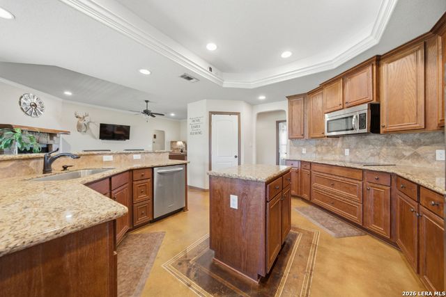 3690 RAKOWITZ RD, Adkins, TX 78101