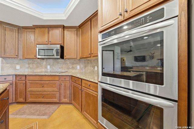3690 RAKOWITZ RD, Adkins, TX 78101