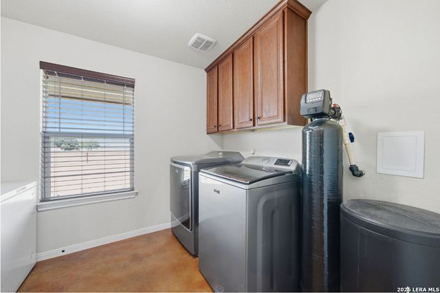 3690 RAKOWITZ RD, Adkins, TX 78101