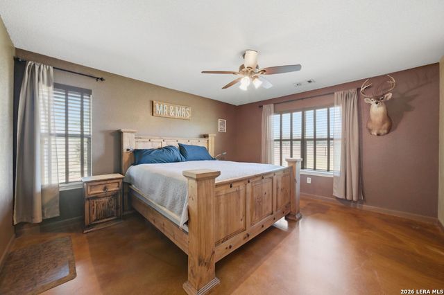 3690 RAKOWITZ RD, Adkins, TX 78101
