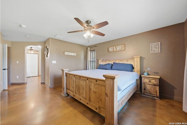 3690 RAKOWITZ RD, Adkins, TX 78101