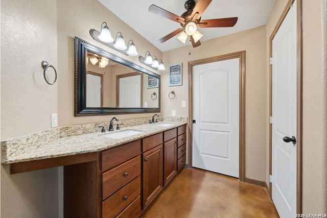 3690 RAKOWITZ RD, Adkins, TX 78101