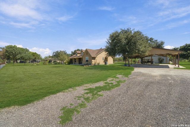 3690 RAKOWITZ RD, Adkins, TX 78101
