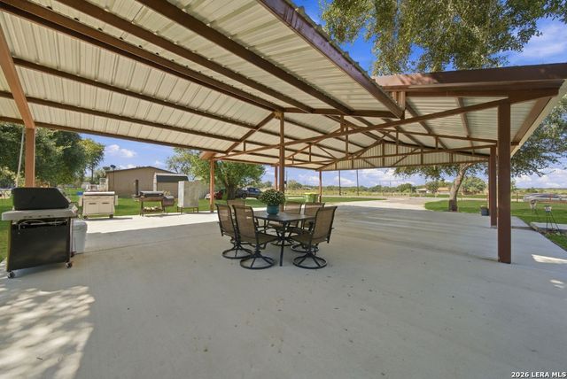 3690 RAKOWITZ RD, Adkins, TX 78101