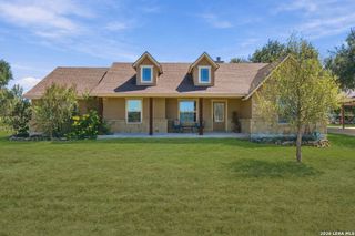 3690 RAKOWITZ RD, Adkins, TX 78101